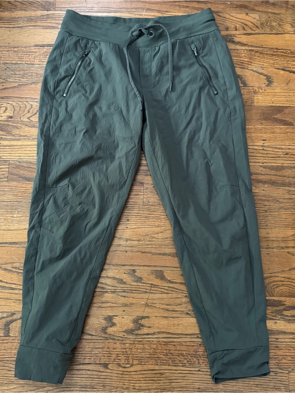 Athleta Women's Trekkie North Olive Green Joggers with Zippered Pockets 8 EUC